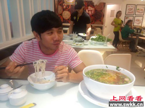 越南1500食客挑战“巨碗”河粉仅十分之一成功