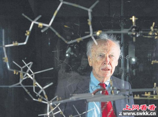 俄首富花高价买下诺贝尔奖章后送还奖章得主（图）