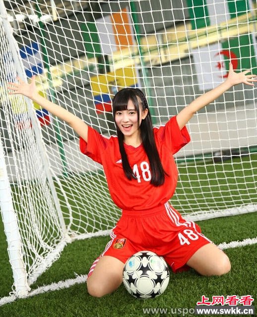 鞠婧祎成中国四千年第一美女 SNH48成员拍国足写真 