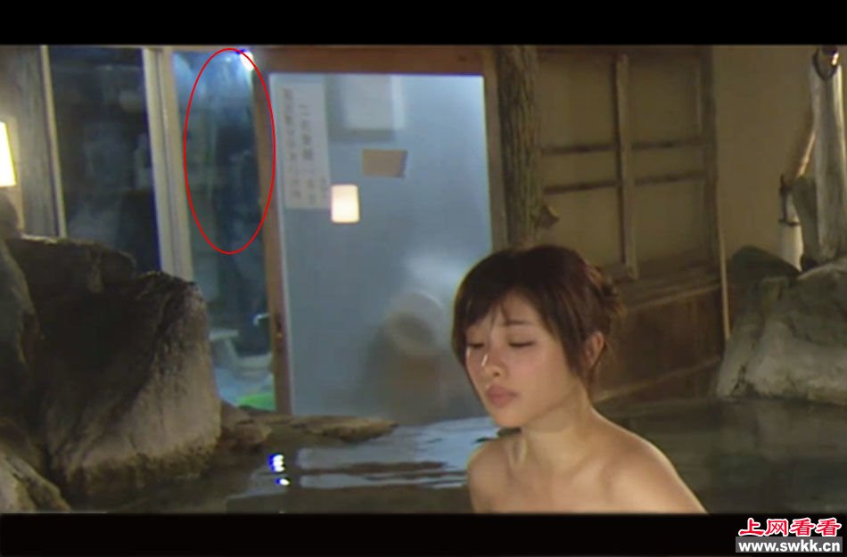 日本女星泡温泉诡异一幕遭网友围观