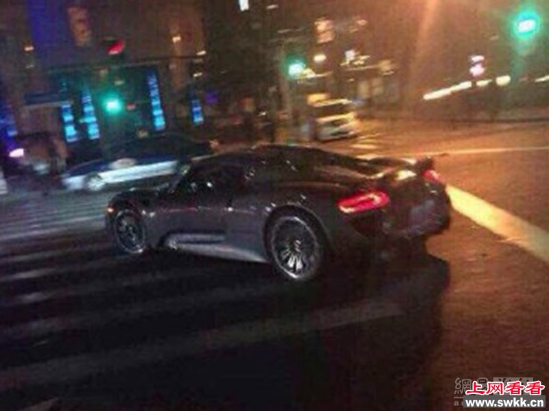 1300万保时捷918 Spyder超跑亚洲首撞