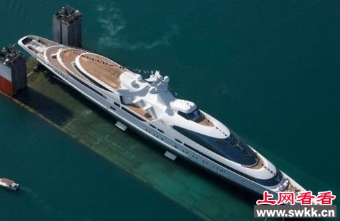 阿联酋土豪将退役护卫舰改造成为豪华游艇