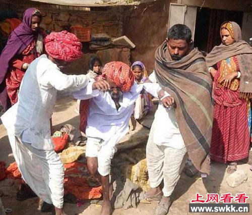 印度老人“死”而复活　火葬前一刻突然醒来（图）
