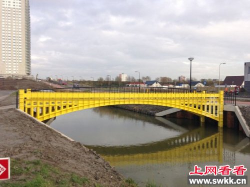 荷兰建筑师将欧元纸币上虚构桥梁建成真桥（图）