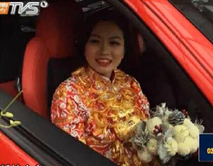 成都现黄金新娘 身上挂140万黄金出嫁