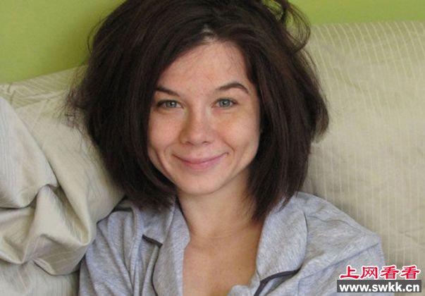 美国美女硕士陪睡不卖身仅供客人搂抱睡觉