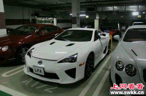 秘中国大陆最牛的地下车库!奔驰宝马只能算“屌丝级别”