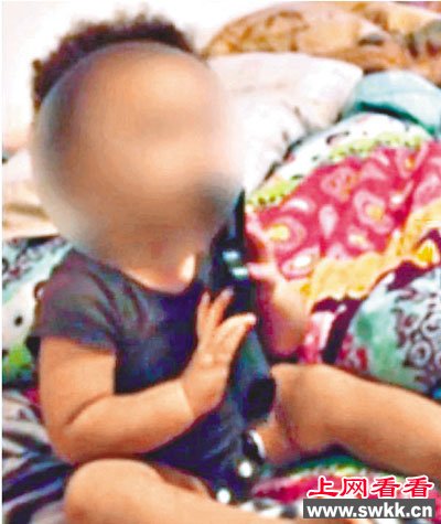 女童玩手枪塞进口中父母不阻止还拍片被捕（图）