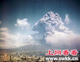千年前意大利维苏威火山爆发烧焦古卷 可望借先进X光技术辨认字迹
