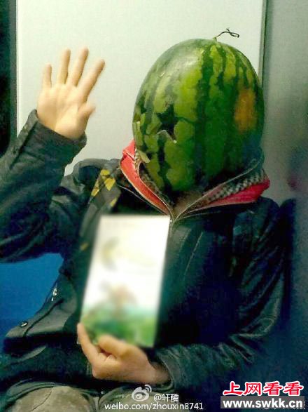 “西瓜哥”惊现北京地铁