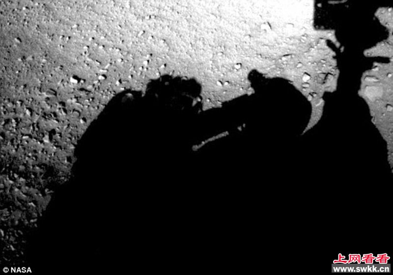 NASA拍照火星照片现人形阴影