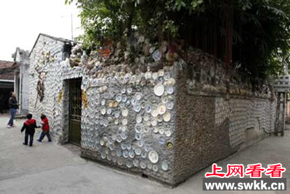 越南老农耗时20年用近1万古董装饰自家院墙（图）