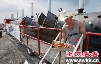 美国男子购世界上最大烤炉