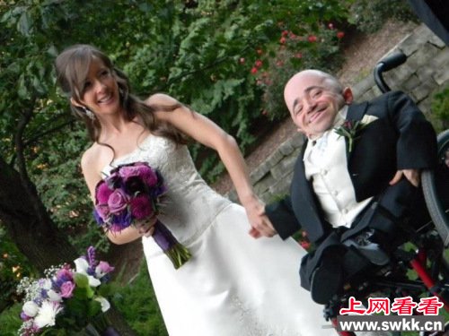 执子之手与子偕老：盘点各国情侣感人故事（图）