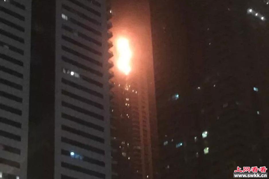 迪拜336米摩天大楼火灾现场