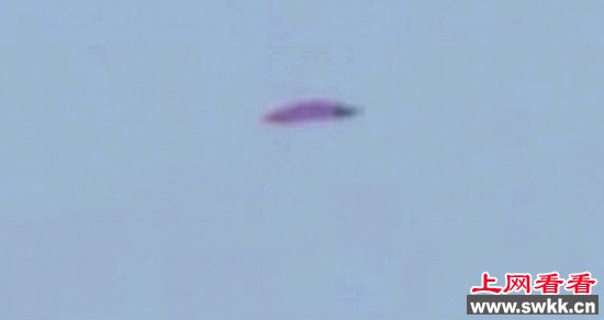 秘鲁上空出现神秘紫色UFO