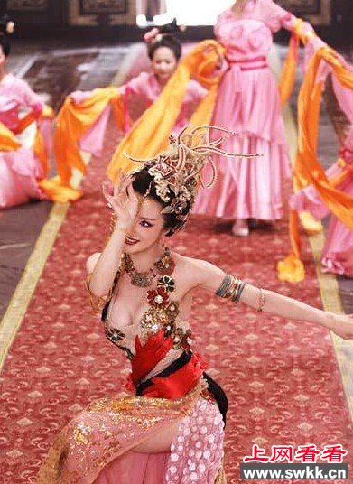 一代妖后新妲己未删减胸照远超媚娘