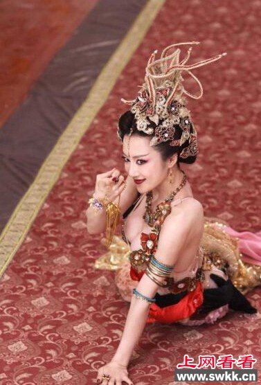 一代妖后新妲己未删减胸照远超媚娘
