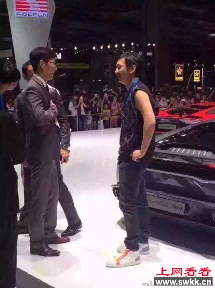 王思聪现身上海车展买豪车 新车订单曝光
