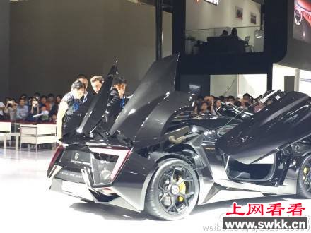 王思聪现身上海车展买豪车 新车订单曝光