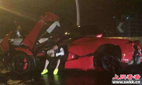上海2250万法拉利跑车LaFerrari车祸撞毁