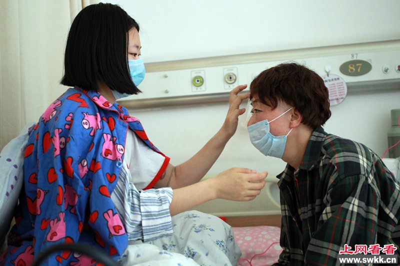 妻女同时患癌 丈夫:拼了命也要救活她们