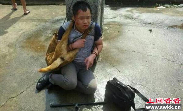 湖南宜章村民围殴偷狗贼 扬言赔偿百万才让带走