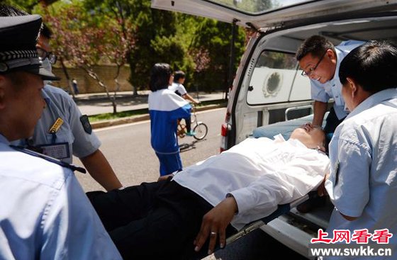 乘客骂晕公交司机 乘客骂晕公交司机
