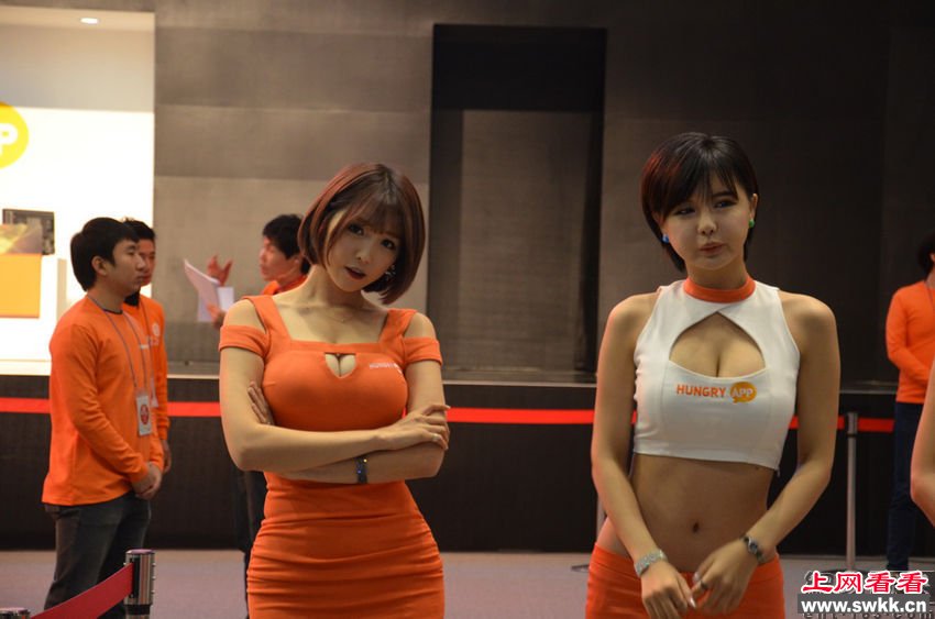 Showgirl美女面试改拼美腿