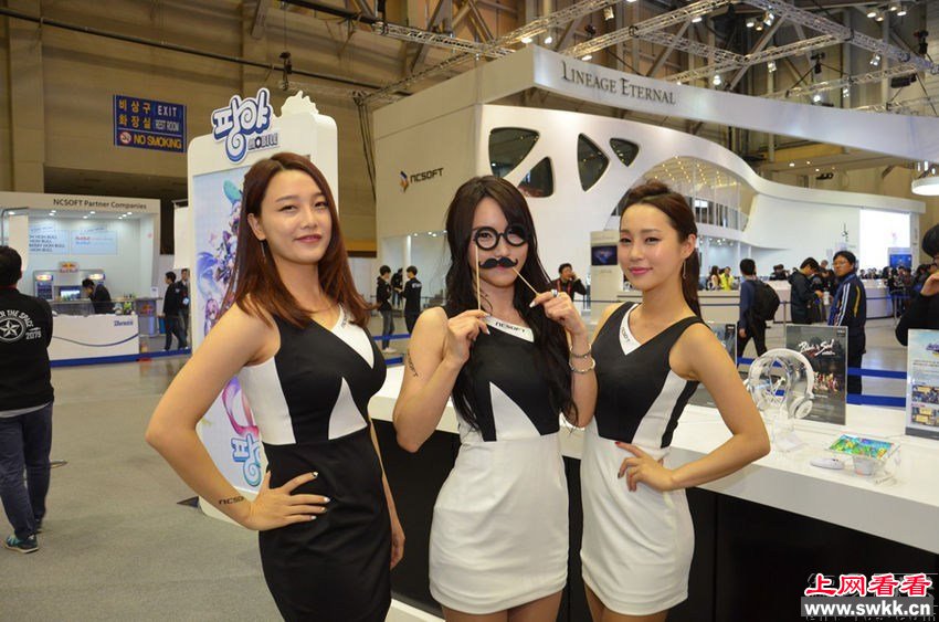 Showgirl美女面试改拼美腿