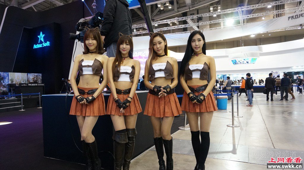 Showgirl美女面试改拼美腿