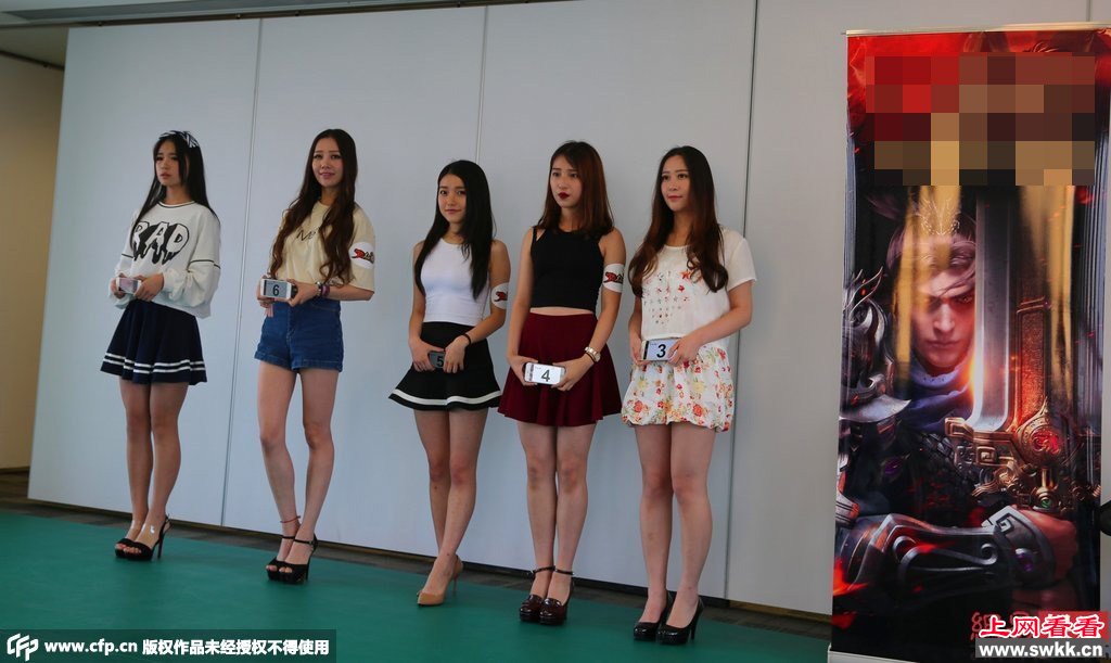 Showgirl美女面试改拼美腿