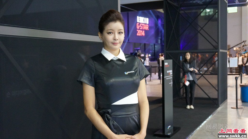 Showgirl美女面试改拼美腿