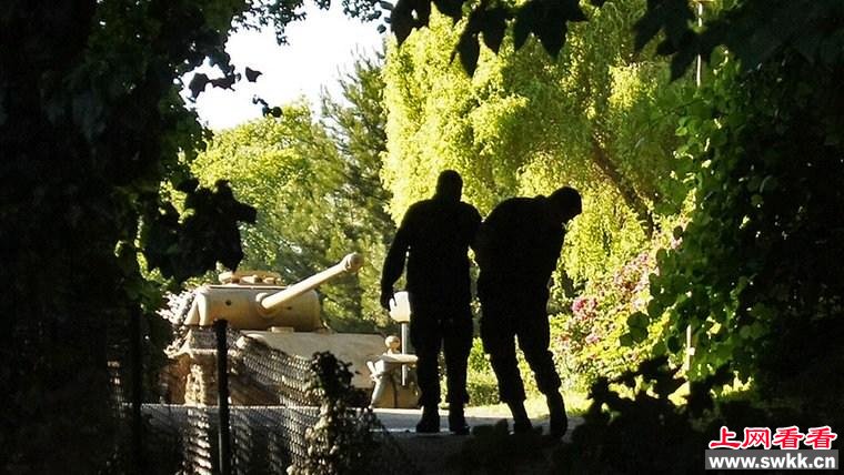 警方在一老人家中发现二战重型武器88炮虎式坦克鱼雷等
