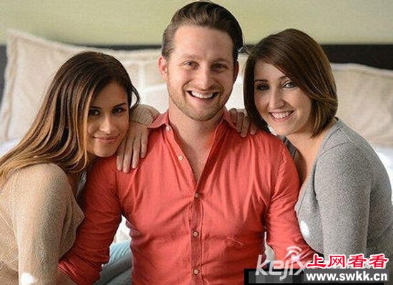 英34岁男子拥两位美娇妻 “开放式”恋爱让三人终成眷侣