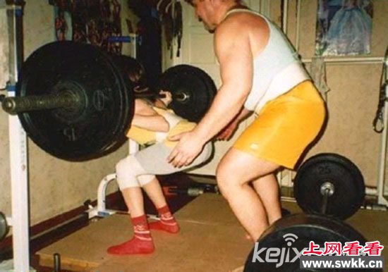 女汉子！乌克兰4岁女孩天生神力能举200斤 (组图)