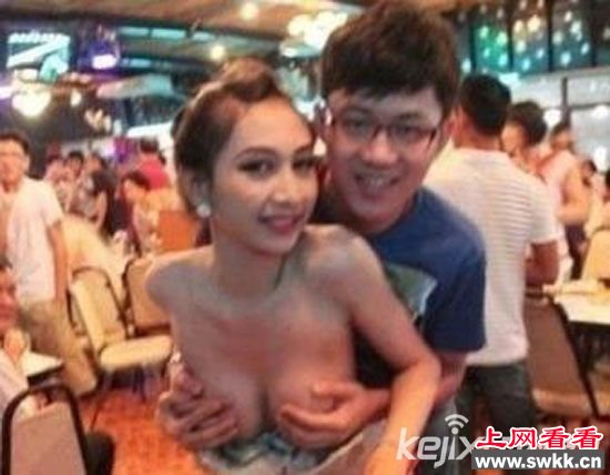 揭秘云南彝族“摸奶节” 美女的胸随便摸?