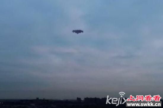 美国纽约上空惊现UFO 不明飞行物发出奇怪噪音