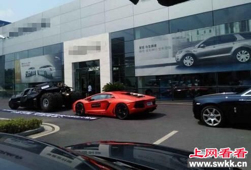 车主率蝙蝠车堵4S店