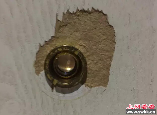 杭州一情侣酒店的猫眼是反装的可看到房内情况