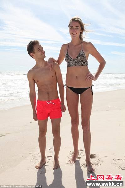 20岁女孩腿长1.25米破记录