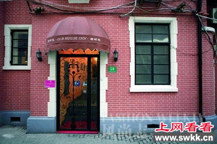 乔装男人性侵女性好友 英国女子最终获狱8年