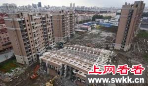 女子花千万买57套房:16套不存在 28套被转卖