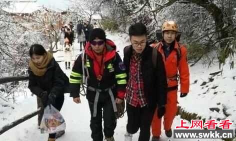 请人拍照突然跳崖 湖南小伙命丧峨眉山金顶（图）