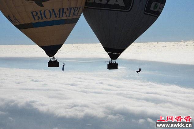 法狂人30米高空坠亡 计划挑战热气球间走钢索
