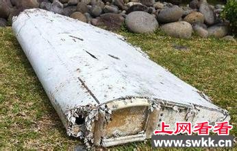 点击图片翻到下一页>> 疑现马航mh370残骸:机翼?机舱?舱门?究竟是啥?