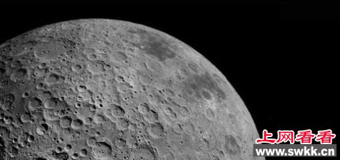 天文学家拍摄到月球表面数个巨型黑色运动物体