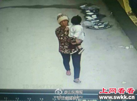 山东大妈与儿媳争吵 将16月大孙子掐死扔绿化带(图)