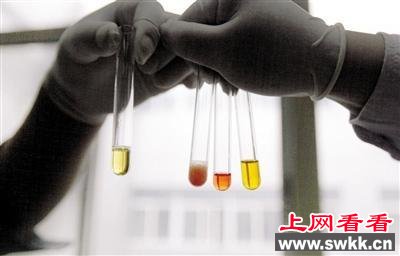 4岁男孩抽血呈乳白色 医生诊断为白血病(图)