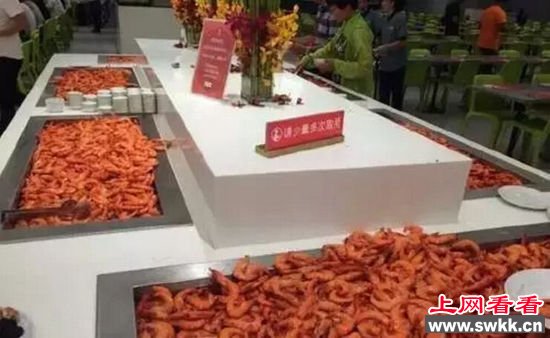 据网友爆料,这则视频拍摄于泰国的KING